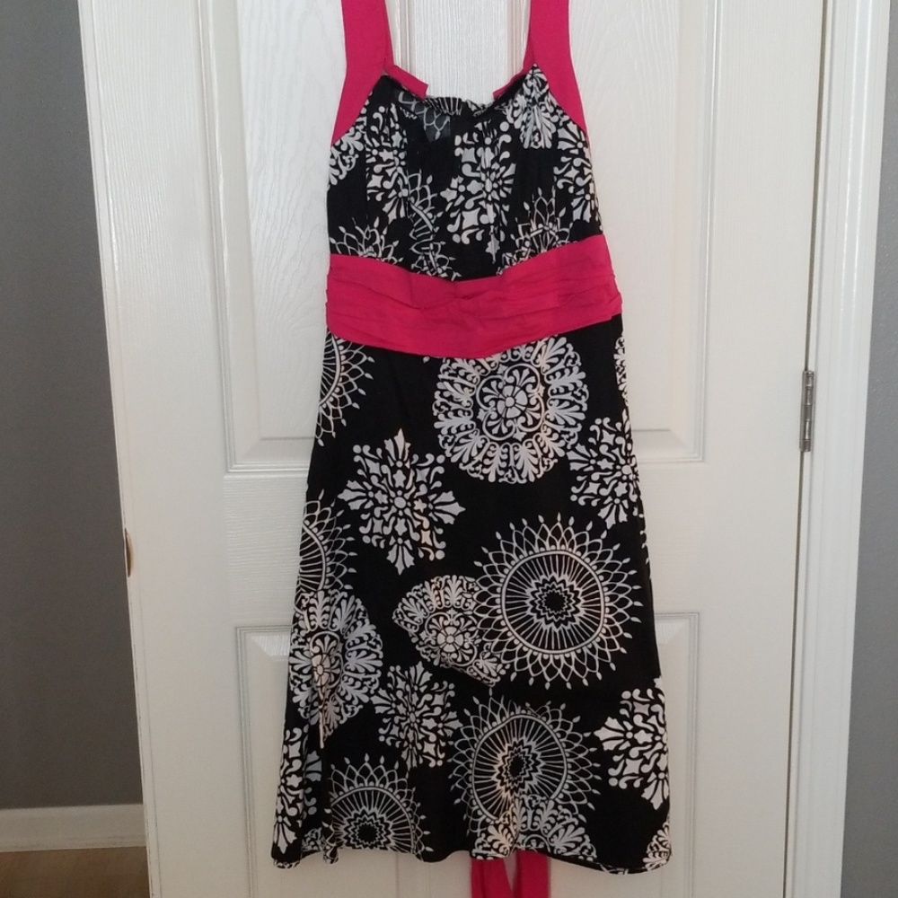 Black/white/pink swing dress